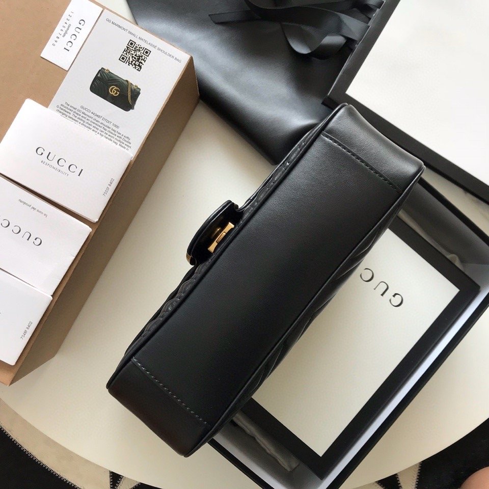 FemmeIcon Quilted Leather Bag – Classic Noir Edition