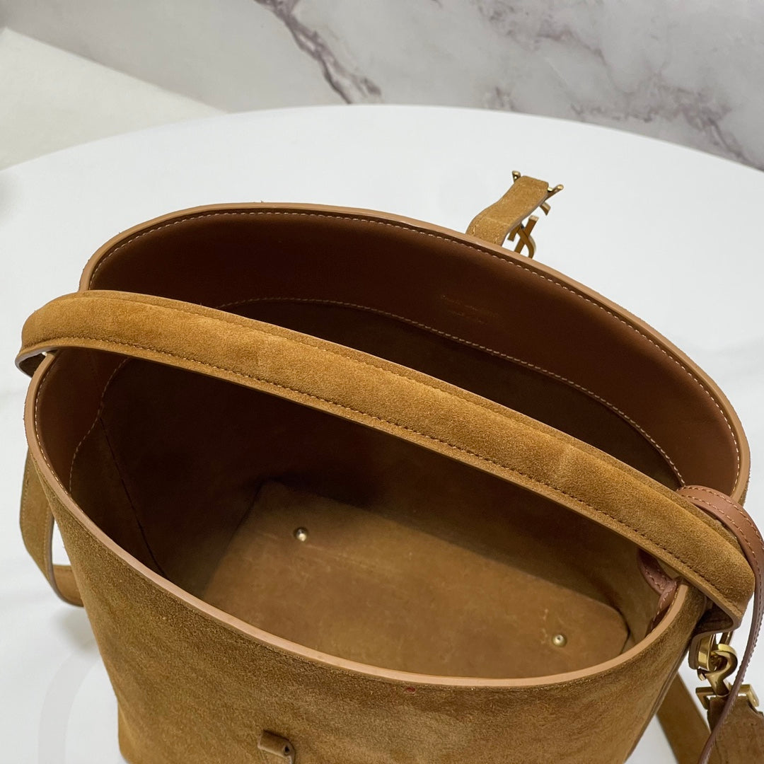 Velour Luxe Bucket Bag – Modern Parisian Sophistication