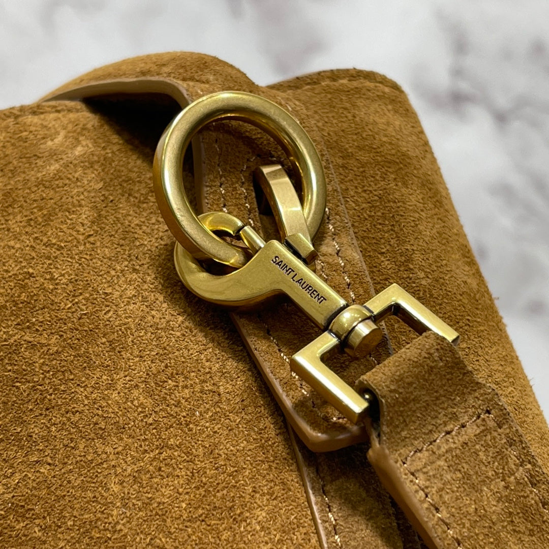 Velour Luxe Bucket Bag – Modern Parisian Sophistication