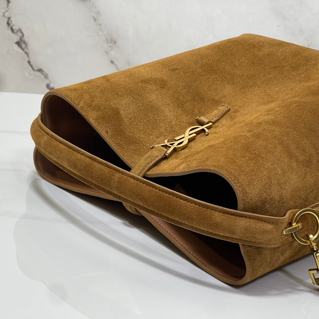 Velour Luxe Bucket Bag – Modern Parisian Sophistication