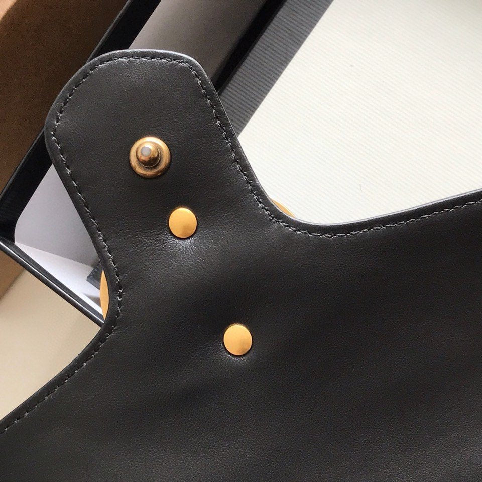 FemmeIcon Quilted Leather Bag – Classic Noir Edition