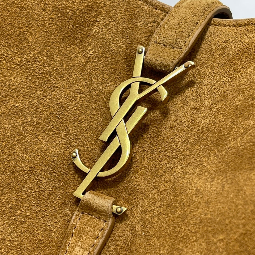 Velour Luxe Bucket Bag – Modern Parisian Sophistication