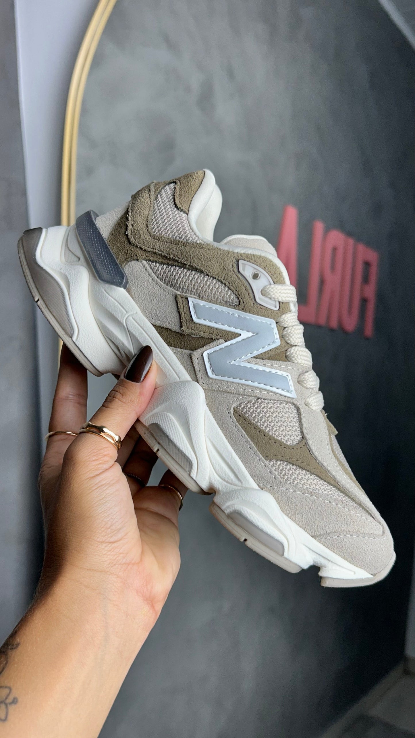 Femellee NovaLux Sneaker