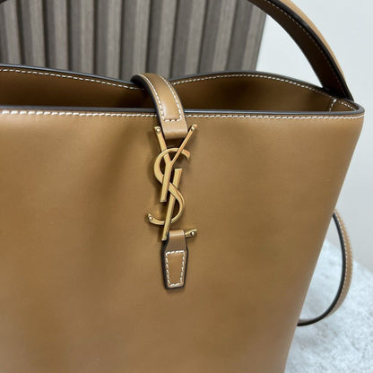 Lumière Bucket Bag – Effortless French Elegance