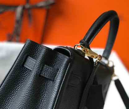 Femme Élégance Classic Top Handle Bag – Black Gold Edition